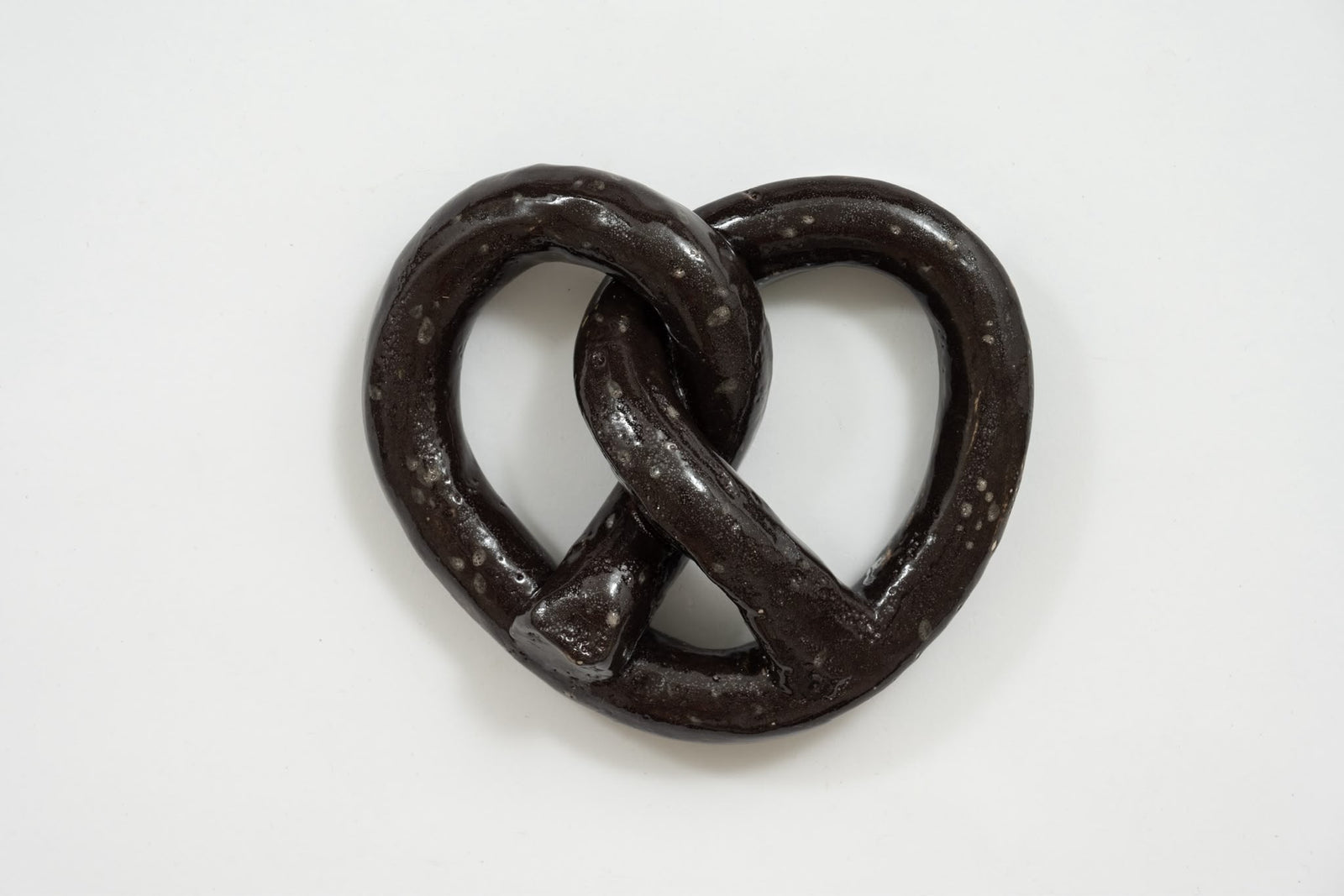 Interlinked, 2026 Stoneware, glaze h 13 x 15 x 4.5 cm h 5,11 x 5,9 x 1,77 in